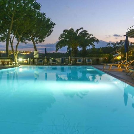 Appartamenti Residence Il Porto 13 E 16 Porto Azzurro Exterior photo