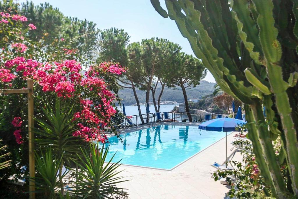 Appartamenti Residence Il Porto 13 E 16 Porto Azzurro Exterior photo