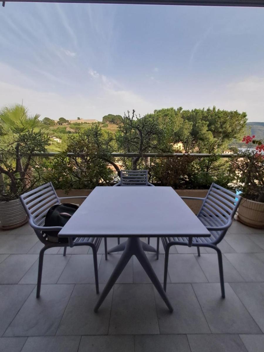 Appartamenti Residence Il Porto 13 E 16 Porto Azzurro Exterior photo